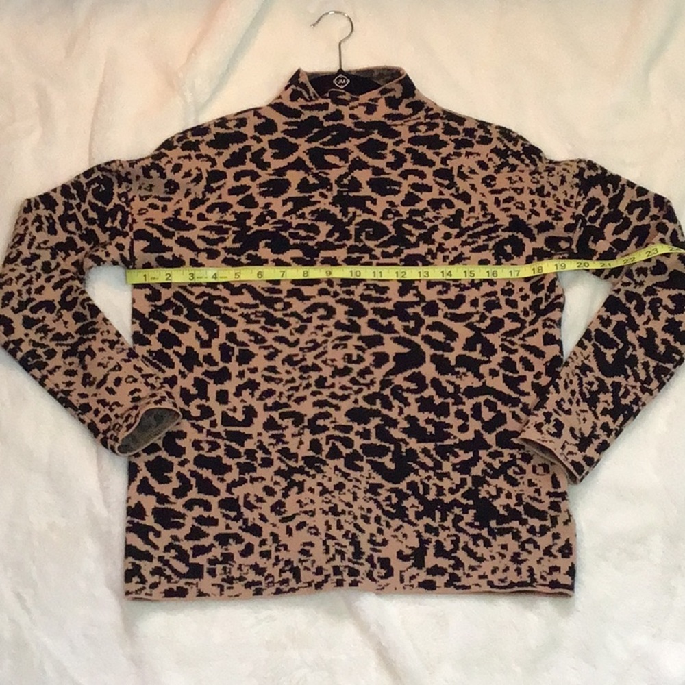 Tahari 🐆 leopard mock neck sweater - Picture 5 of 8